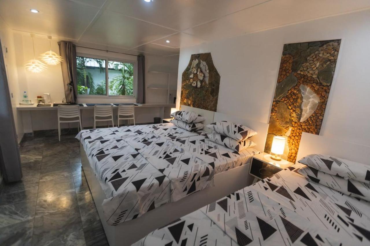 The Three P Beach Resort & Dive Center Agnay Екстериор снимка